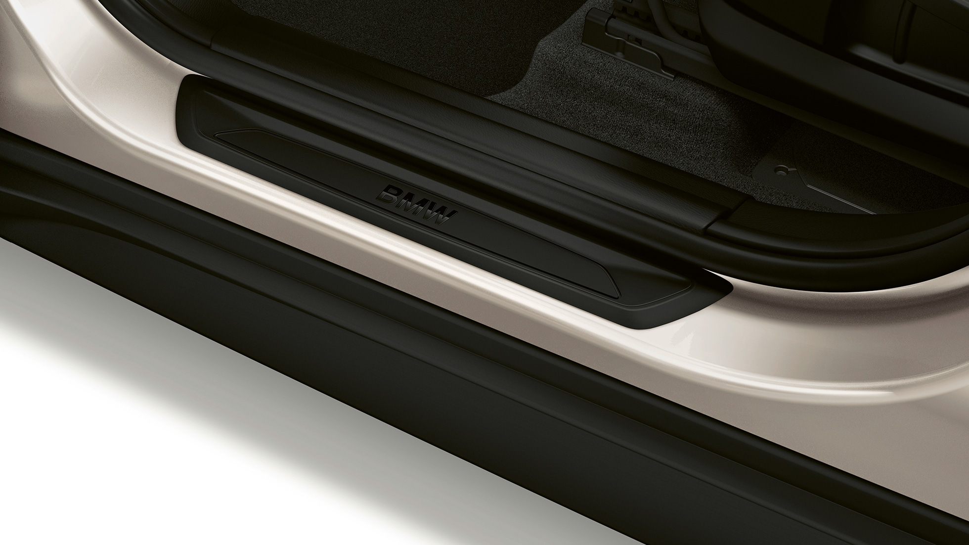 BMW X1, Modèle Advantage, seuils de porte F48 BMW X1, Modèle Advantage, vue de profil avec gros plan sur les seuils de porte F48