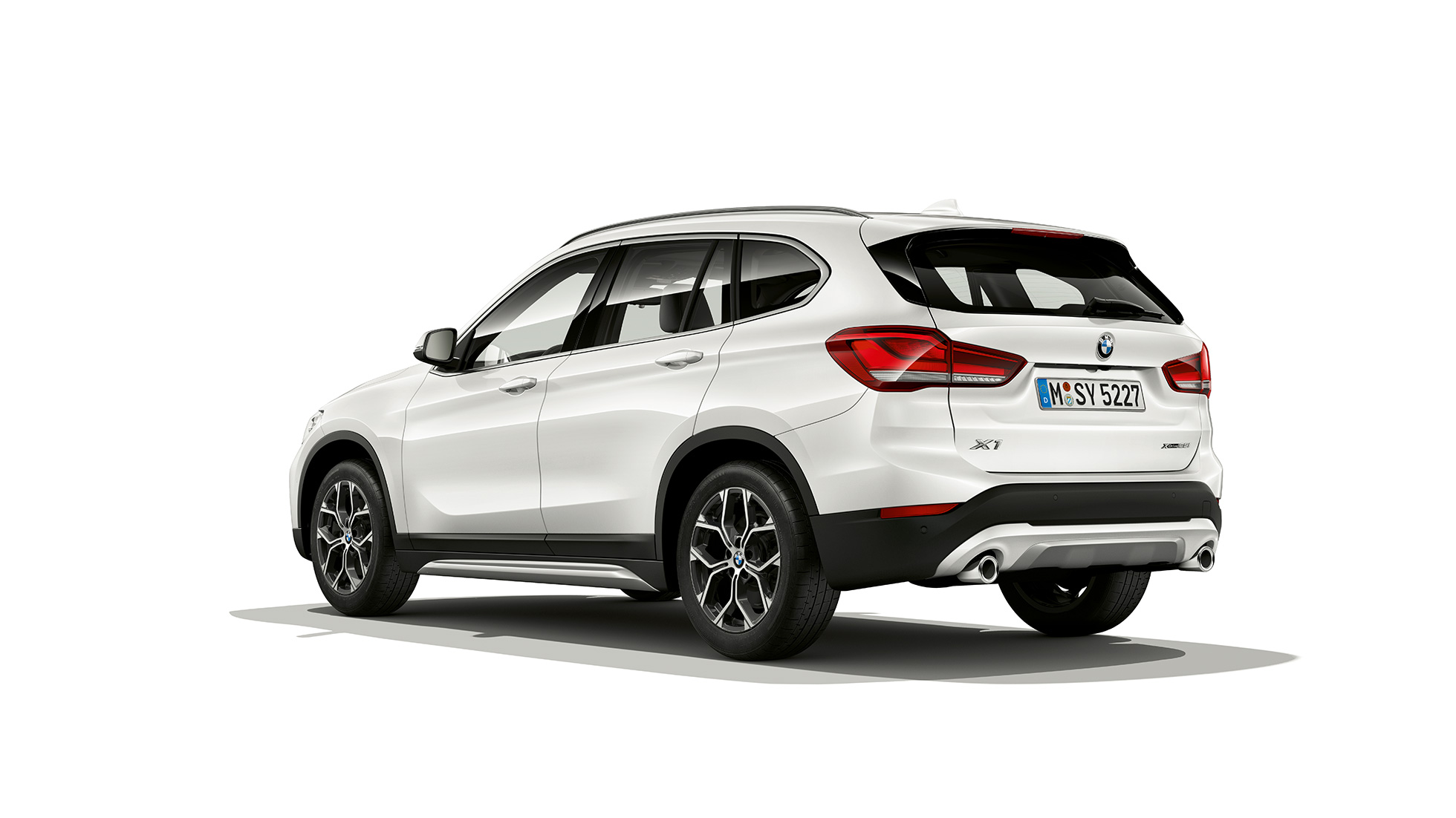 BMW X1, Modèle xLine, vue de trois quarts arrière F48 BMW X1, Modèle xLine, vue de trois quarts arrière, prise en studio F48
