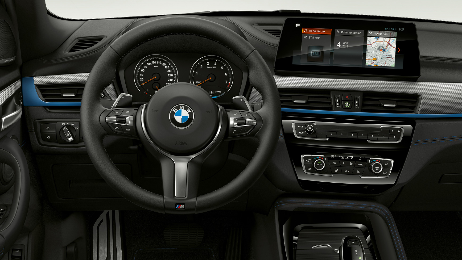 BMW X1, Modèle M Sport, intérieur F48 BMW X1, Modèle M Sport, intérieur avec vue sur le poste de conduite F48