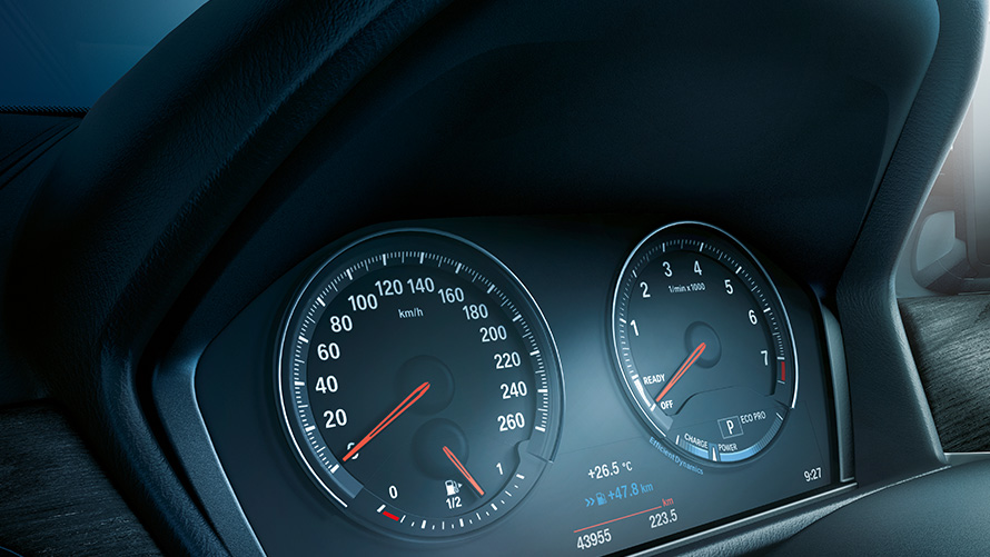 BMW X1, instrumentenbord met Black Panel-technologie F48. BMW X1 interieur, met zicht op het instrumentenbord met Black Panel-technologie F48.
