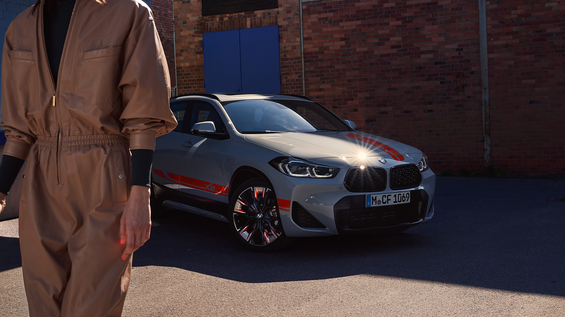 Dubbele nieren BMW X2 F39 BMW X2 2020 F39 Brooklyn Grau driekwart vooraanzicht dubbele nieren