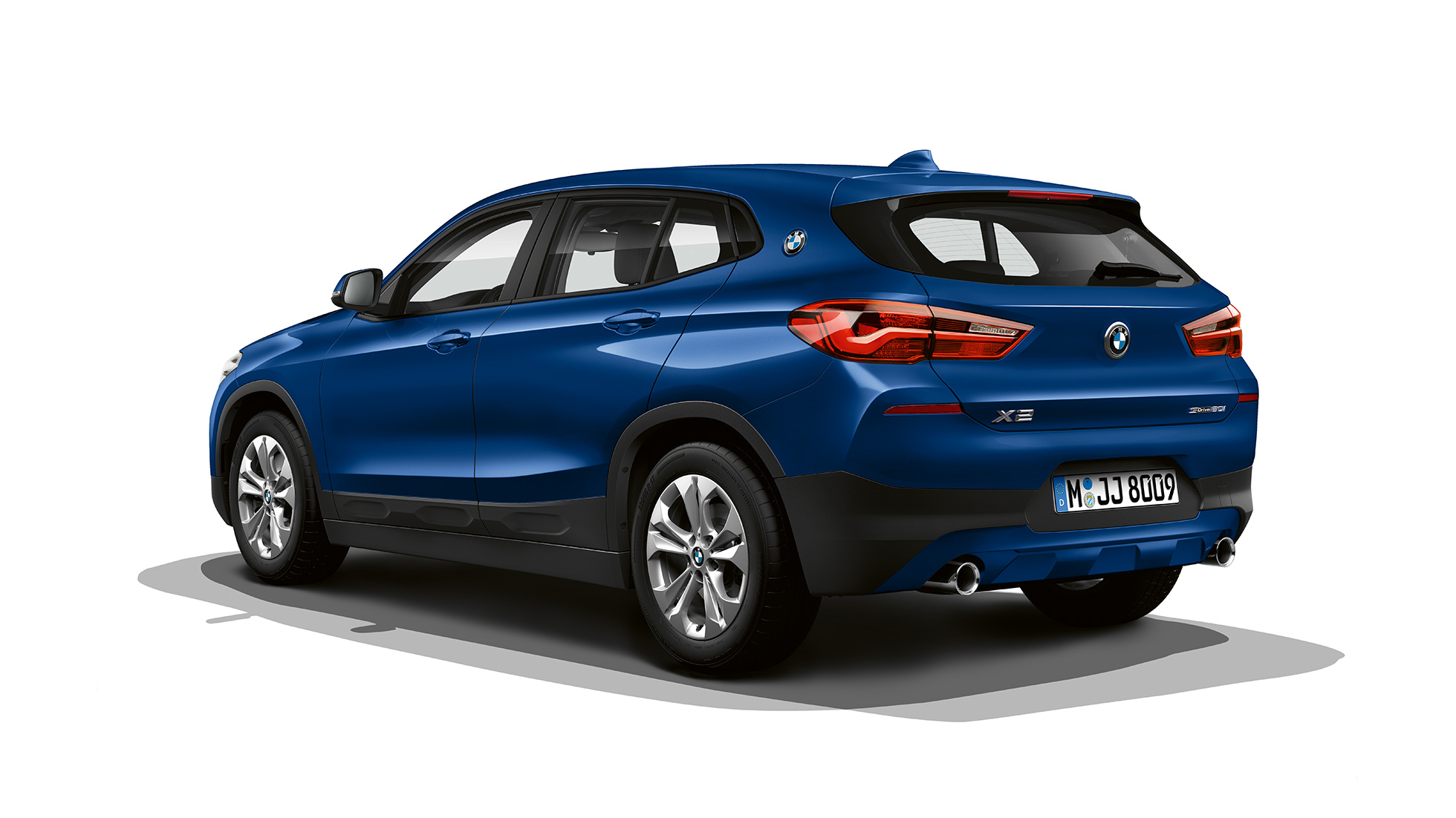 BMW X2 sDrive20i Modèle Advantage vue de trois quarts arrière F39 BMW X2 sDrive20i Modèle Advantage 2018 F39 Mediterranblau metallic vue de trois quarts arrière