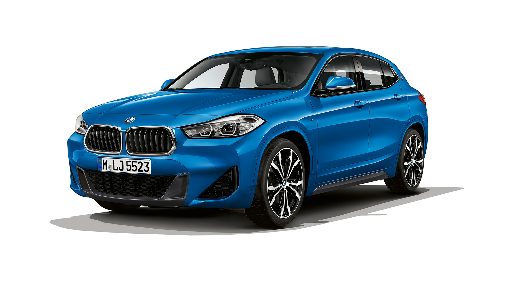 BMW X2 sDrive20i Modèle M Sport vue de trois quarts avant F39 BMW X2 sDrive20i Modèle M Sport 2018 F39 Misano Blau metallic vue de trois quarts avant