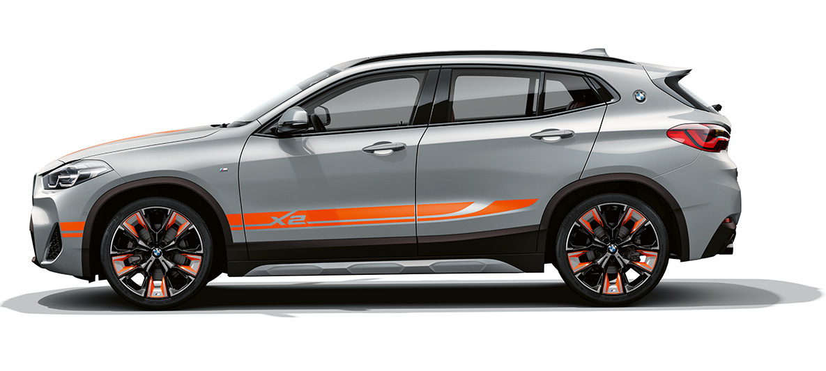 Vue de profil de la BMW X2 F39 BMW X2 2020 F39 Brooklyn Grau Vue de profil