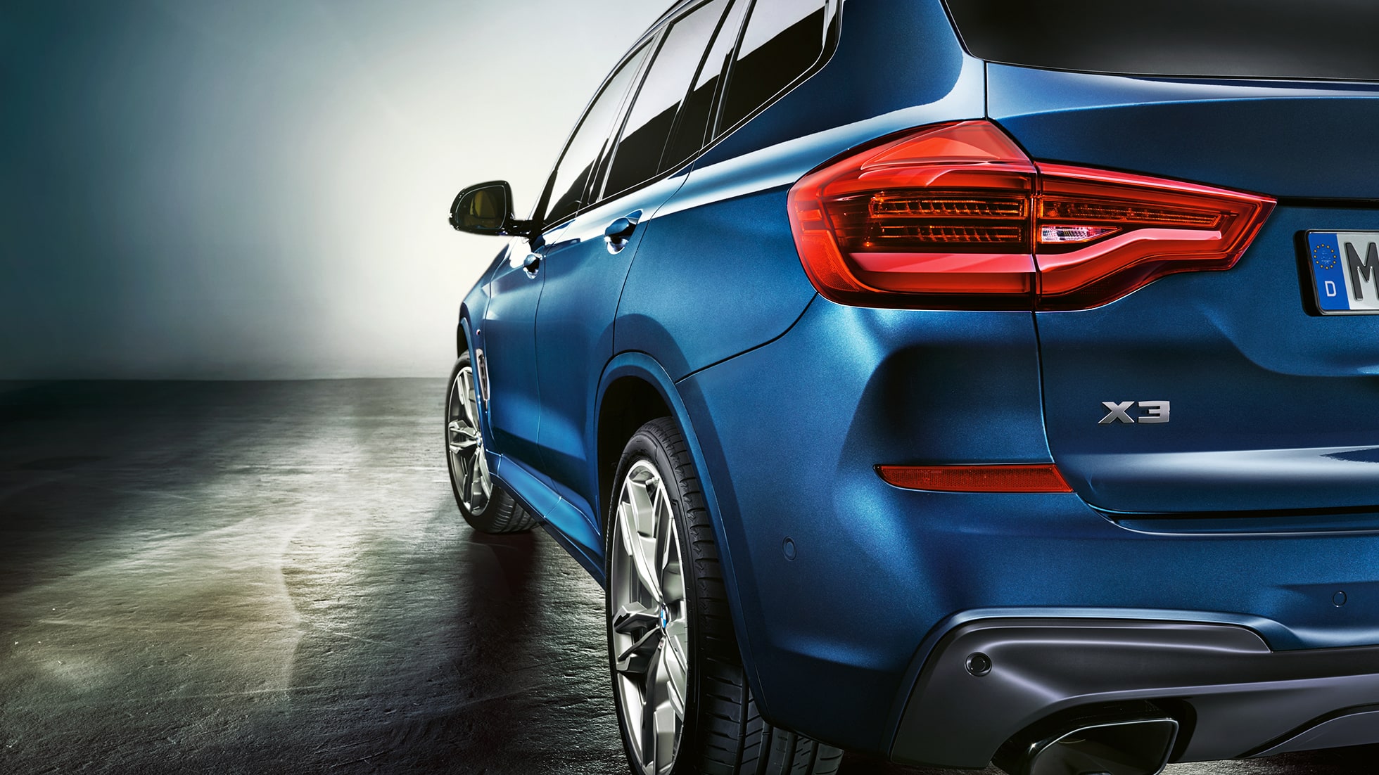 BMW X3 M40i, vue de trois quarts de l’arrière avec feux LED G01 BMW X3 M40i, vue de trois quarts de l’arrière avec feux LED G01