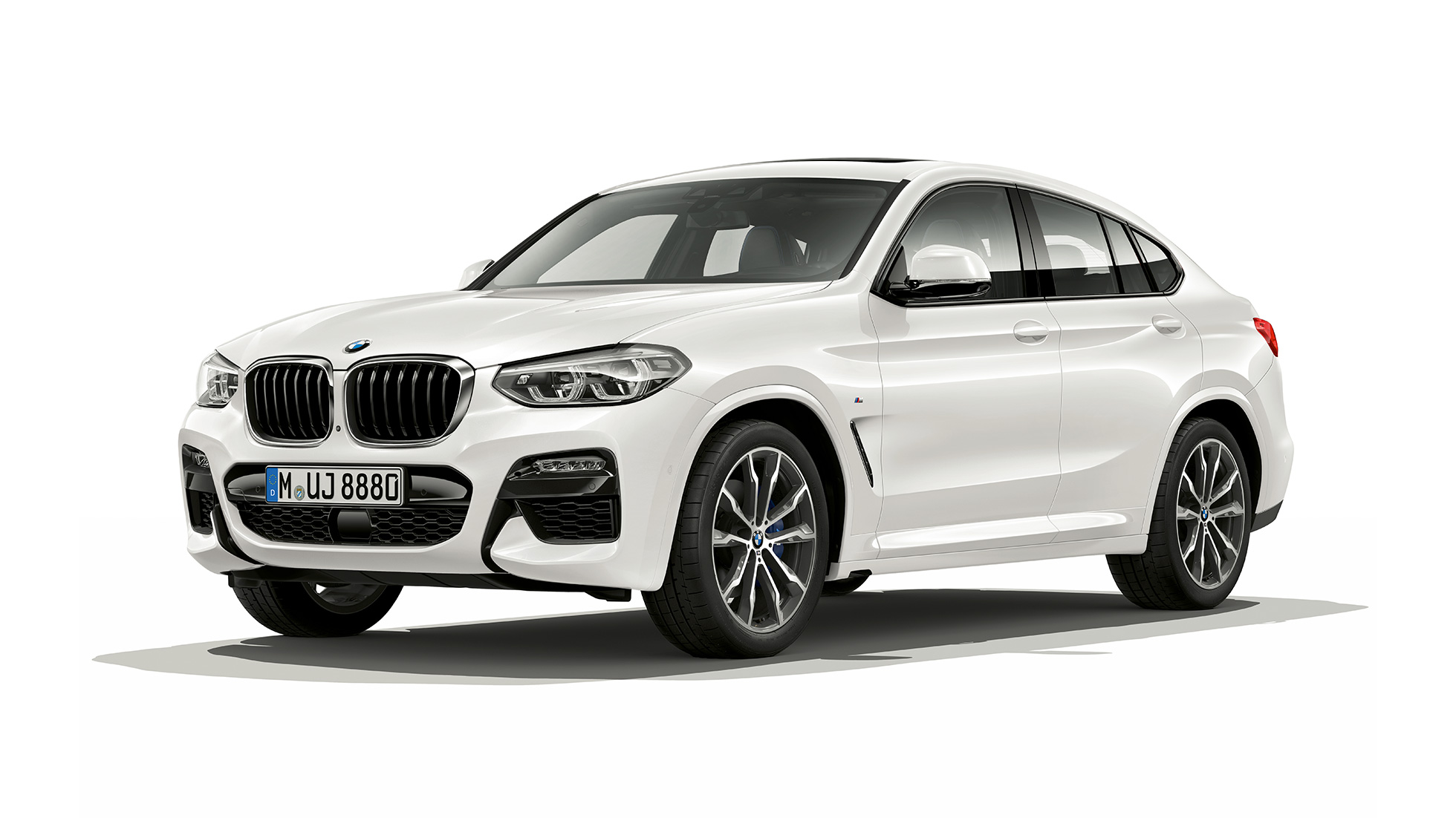 BMW X4 Modèle M Sport vue de trois quarts avant G02 BMW X4 xDrive30i, Modèle M Sport G02 2018 en Alpinweiß vue de trois quarts avant