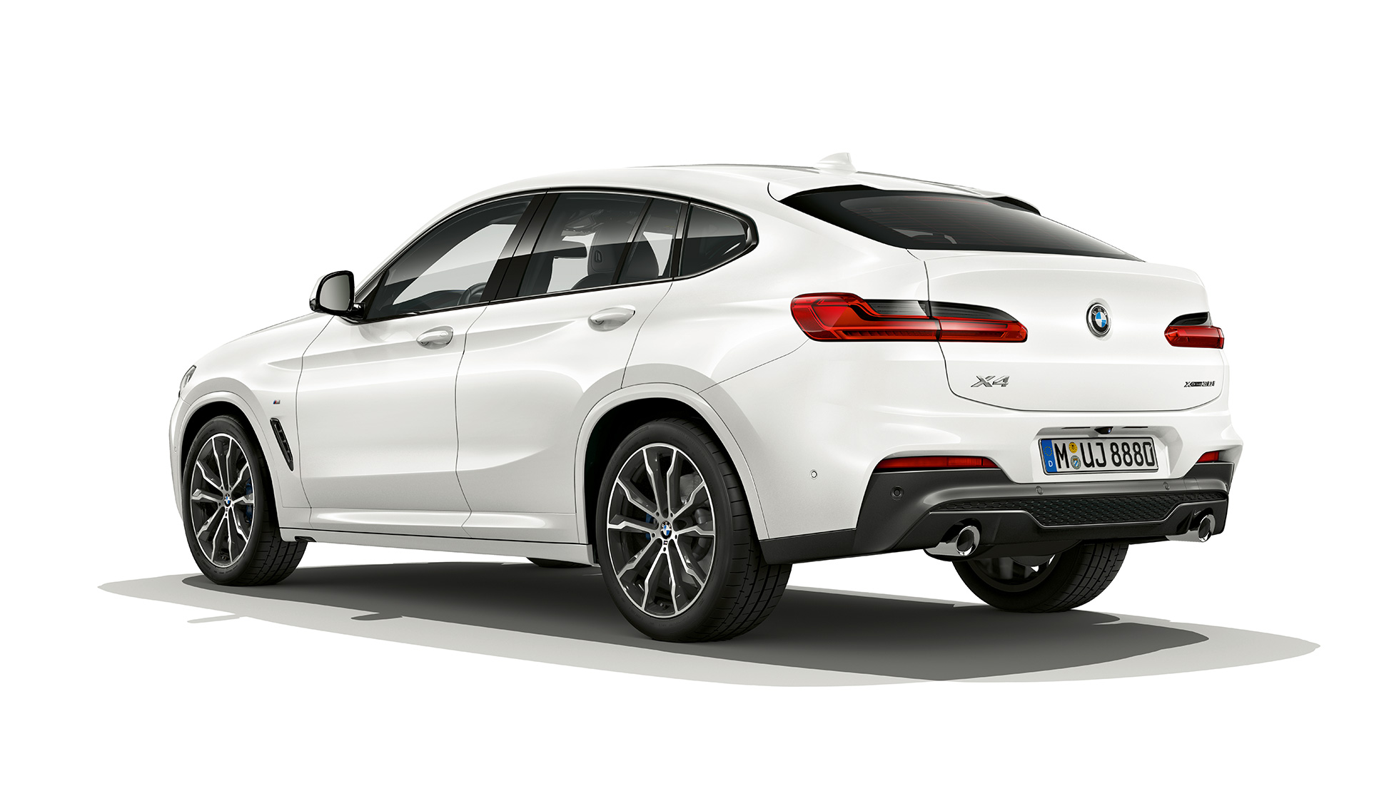 BMW X4 Modèle M Sport, vue de trois quarts arrière G02 BMW X4 xDrive30i Modèle M Sport G02 2018 en Alpinweiß vue de trois quarts arrière
