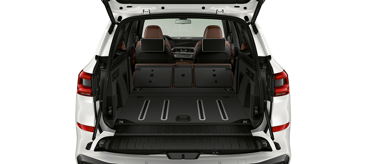 Bagageruimte BMW X5 Een kijk van bovenaf in de bagageruimte van de BMW X5