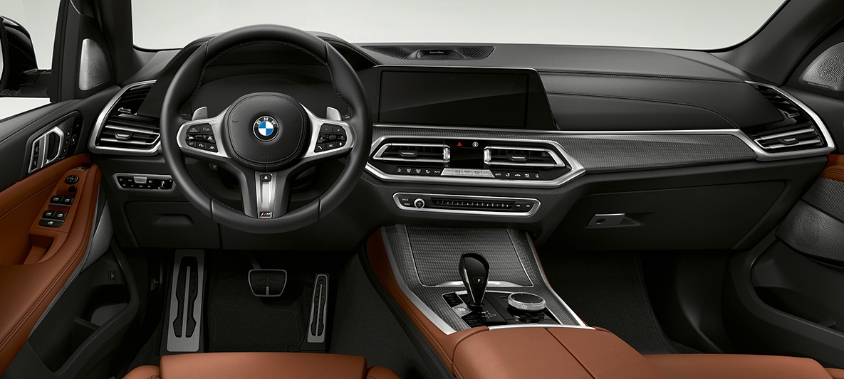 BMW X5 M50d interieur Interieur van de BMW X5 M50d met cockpit, instrumentenbord en middenconsole