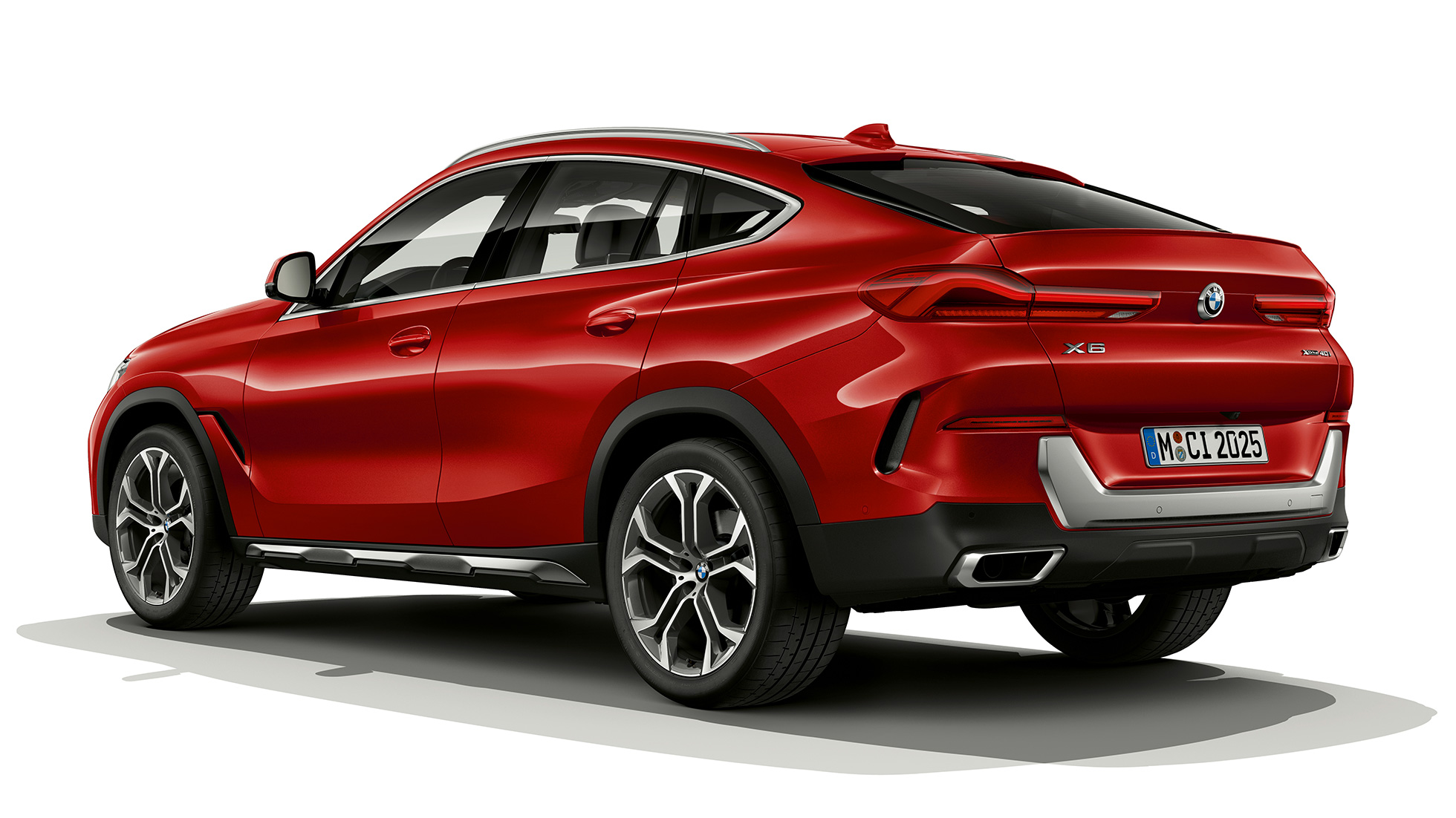 BMW X6 SUV met BMW xLine, achterkant G06. BMW X6 SUV met BMW xLine in driekwart achteraanzicht G06.