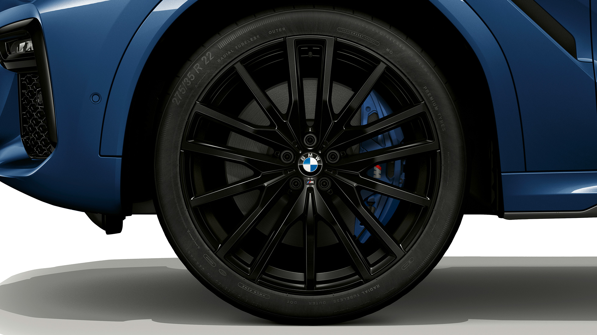 BMW X6 SUV met M Sportpakket, lichtmetalen velg G06. BMW X6 SUV met M Sportpakket met focus op lichtmetalen velg G06.
