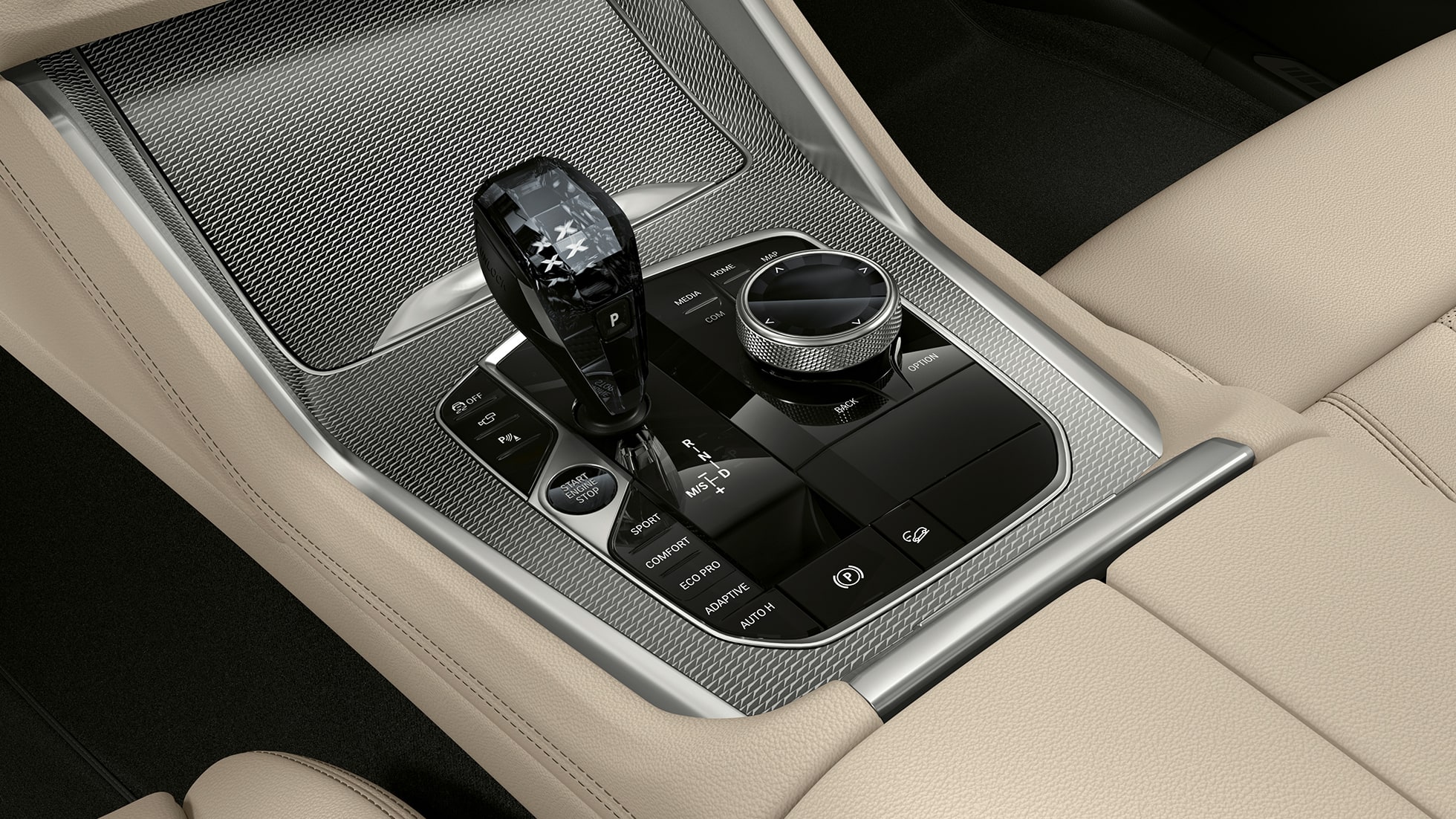 BMW X6 SUV met M Sportpakket, middenconsole G06. BMW X6 SUV interieur met M Sportpakket met focus op de middenconsole G06.