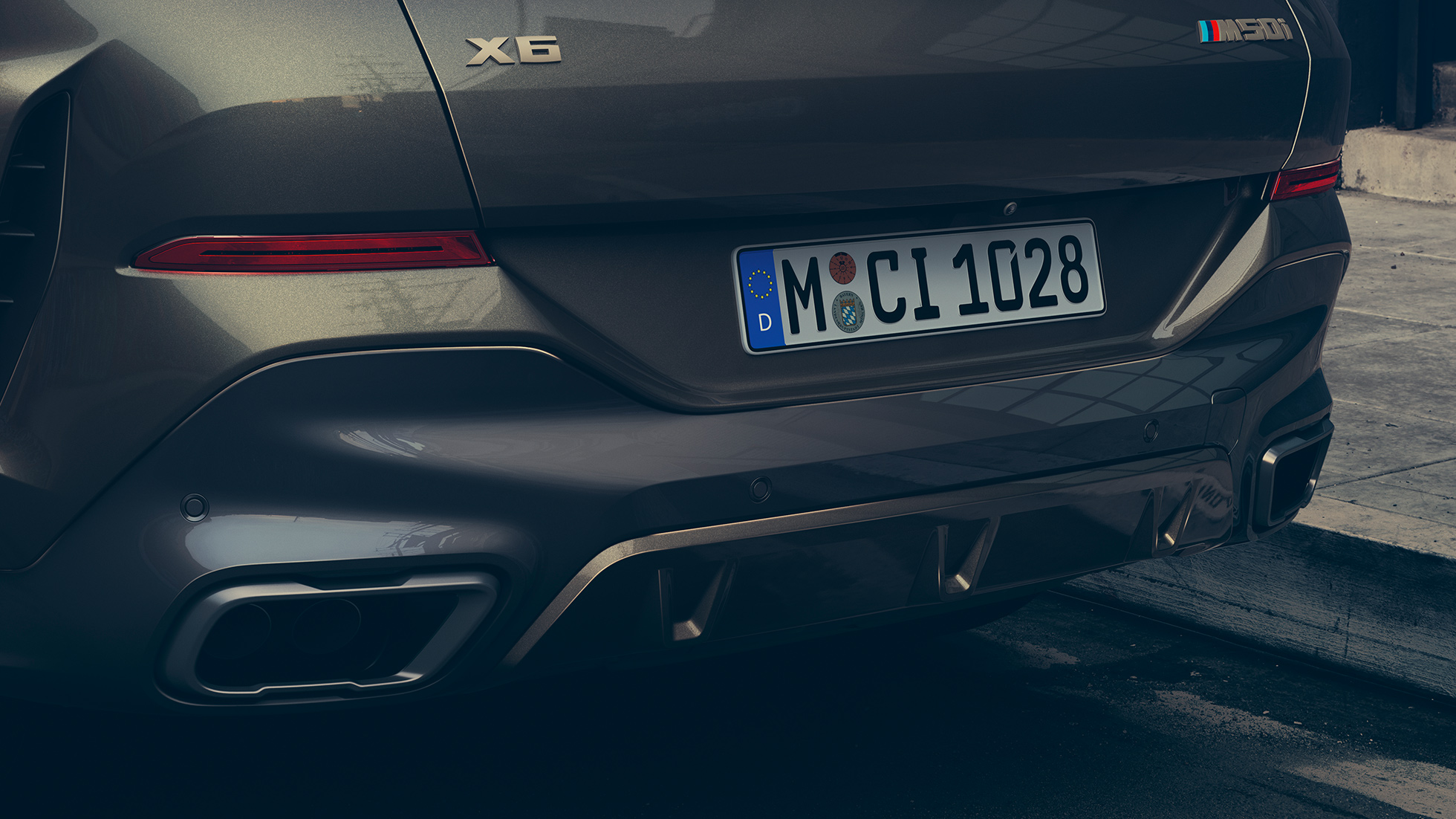 M sportuitlaat van de BMW X6 G06. Close-up van de M sportuitlaat van de BMW X6 G06.