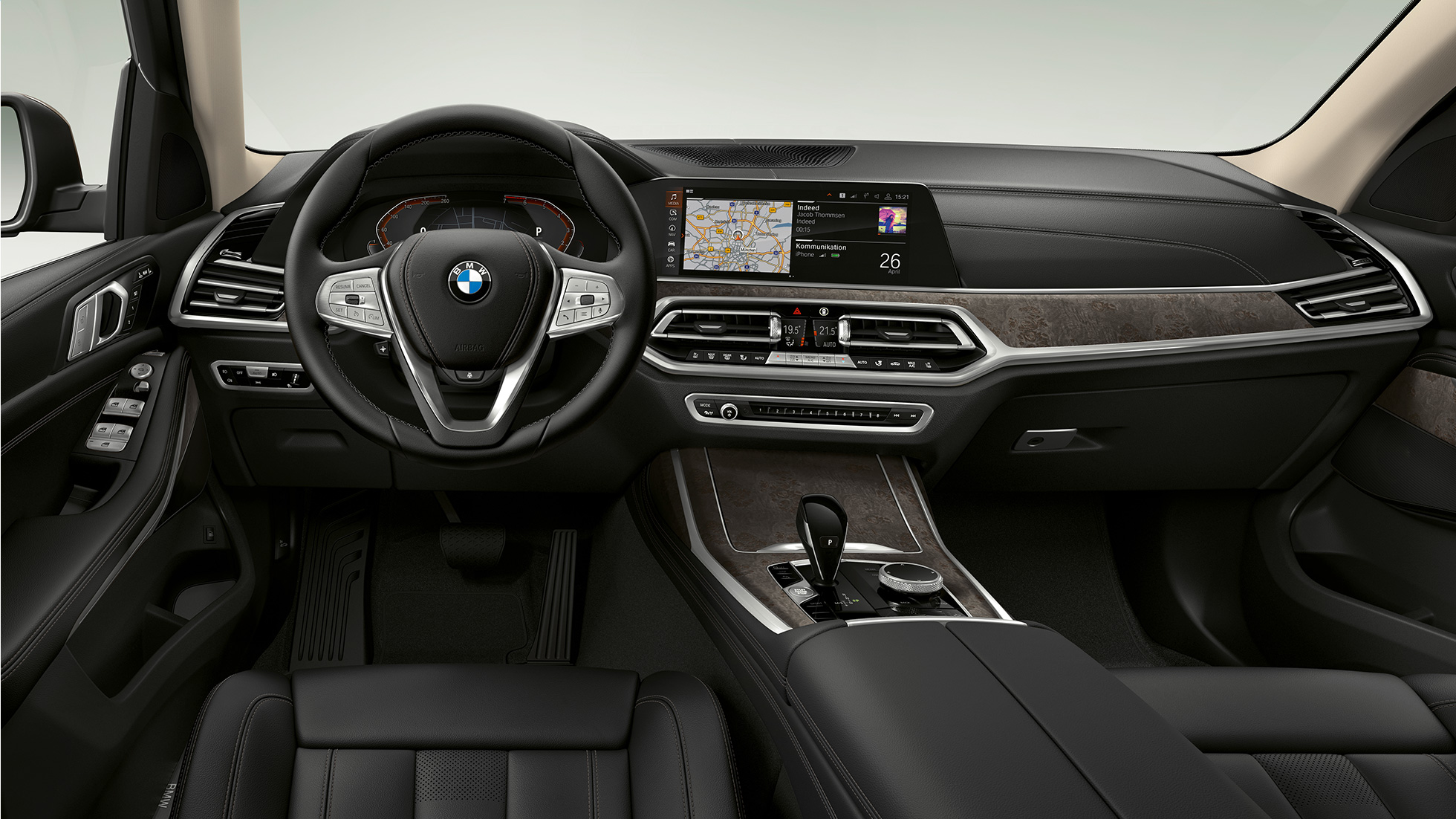 BMW X7, poste de conduite G07 Gros plan de face du poste de conduite côté conducteur de la BMW X7 G07