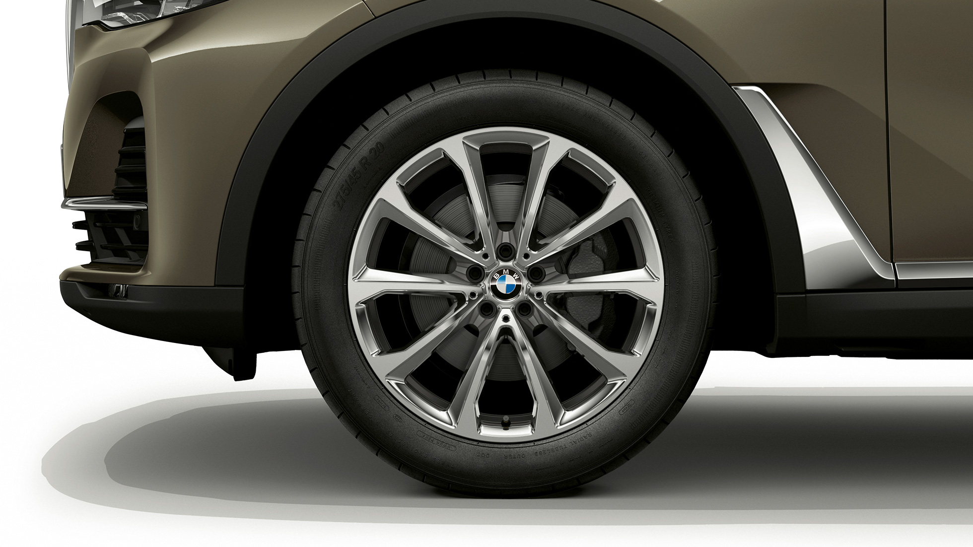 BMW X7, jante en alliage léger du G07 Gros plan d’une jante en alliage léger de la BMW X7 G07
