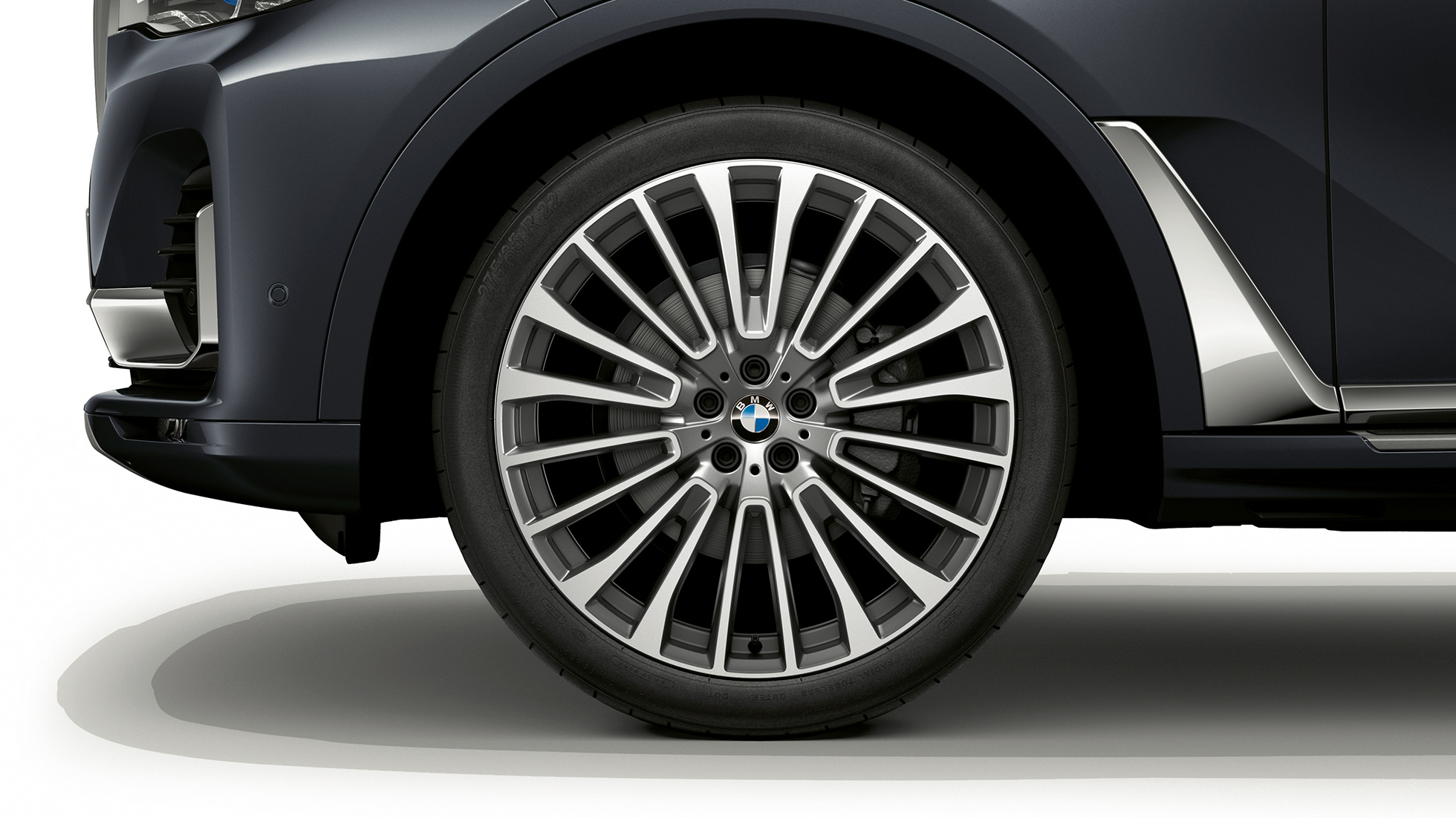 BMW X7, Design Pure Excellence lichtmetalen velg Close-up van de lichtmetalen velg van de BMW X7 met de uitrusting van het Design Pure Excellence