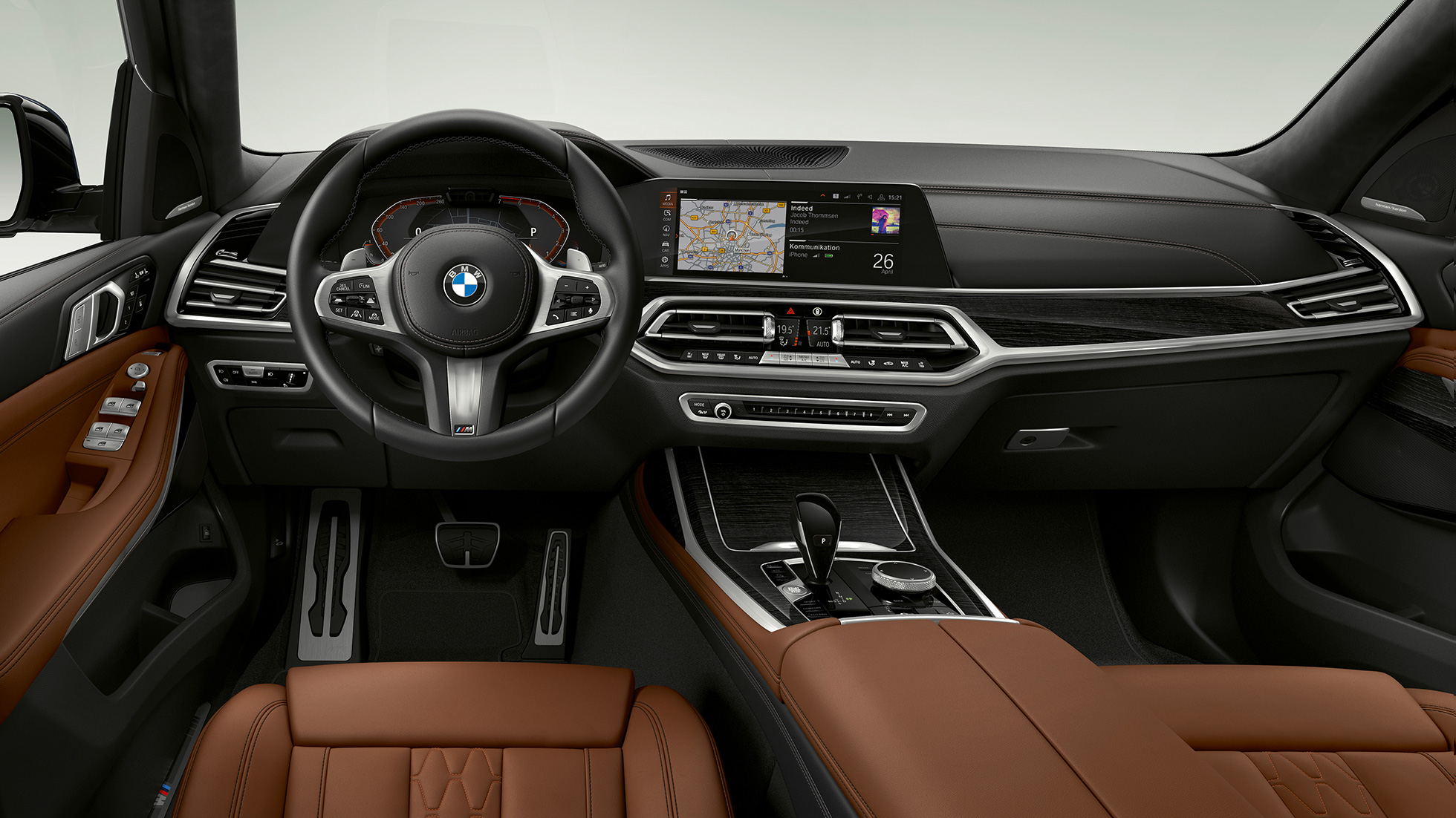 BMW X7 Kit M Sport G07 Vue en studio de trois quarts avant de la BMW X7 en Kit M Sport G07
