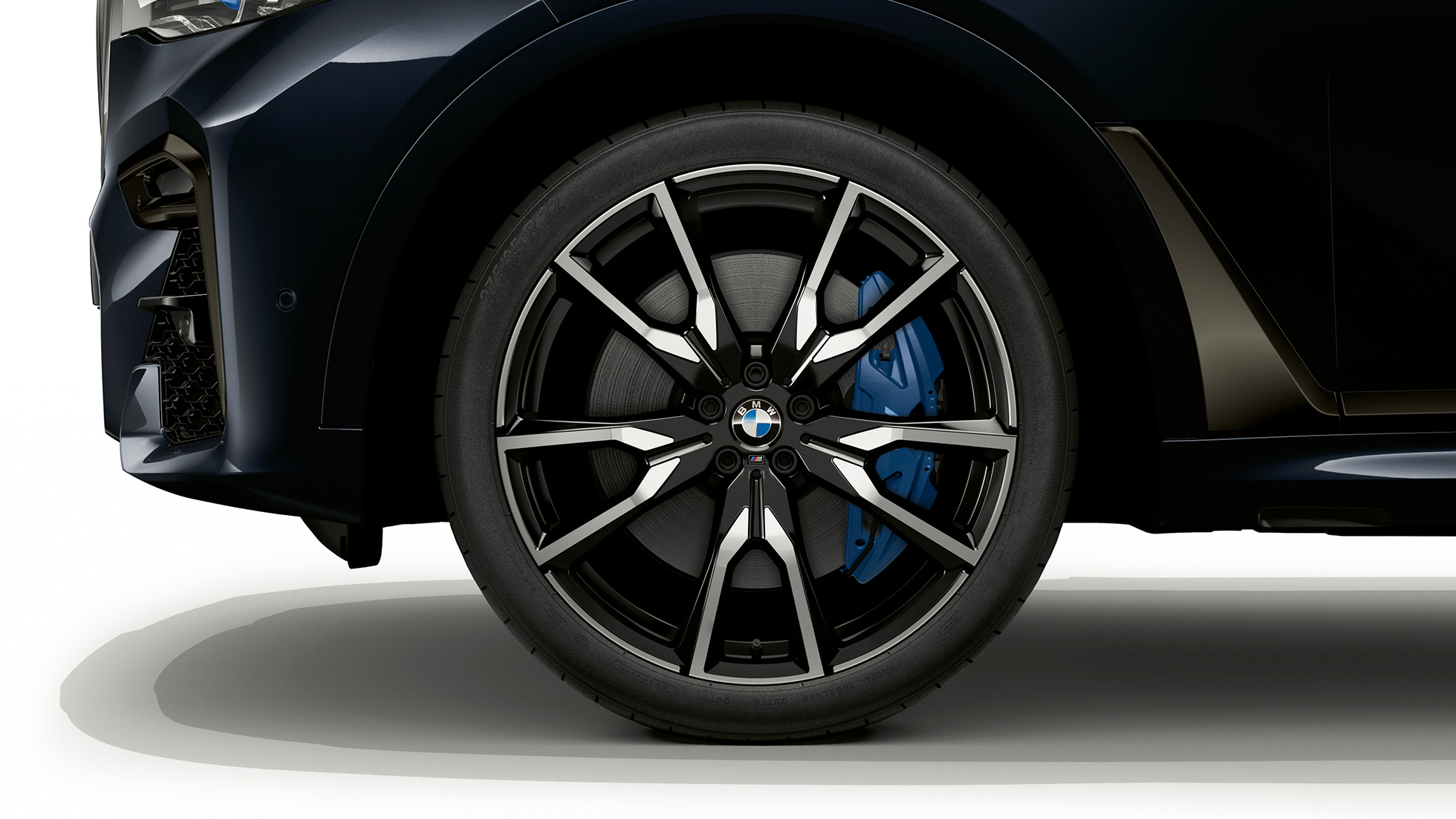 BMW X7, portière intérieure en design Pure Excellence G07 Gros plan de la portière intérieure de la BMW X7 de l’équipement du design Pure Excellence G07