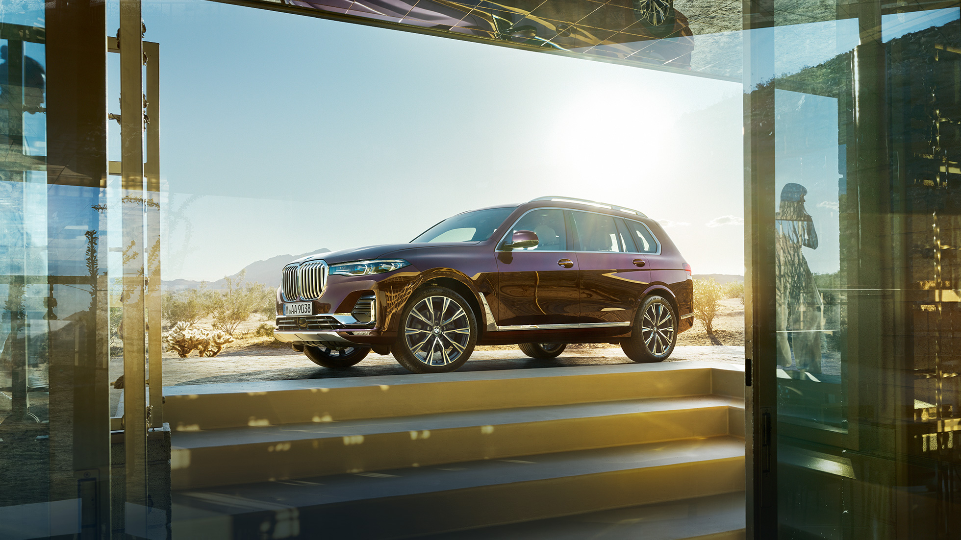 BMW Individual X7 xDrive40i, vue de profil G07 BMW X7 en Ametrin metallic à l’arrêt, vue de profil, G07 2019