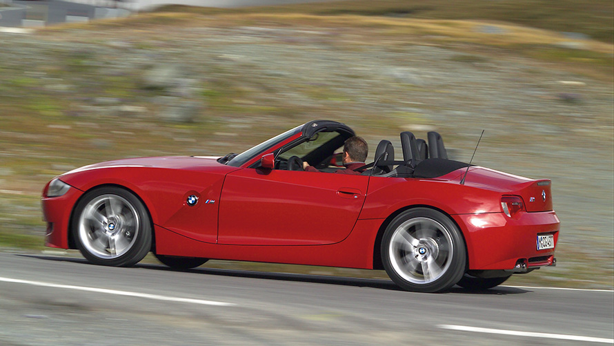 BMW Z4 Roadster (E85) 7/8 vue de trois quarts en mouvement BMW Z4 Roadster (E85) 7/8 vue de trois quarts en mouvement