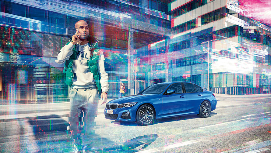 BMW Personal CoPilot : Active Cruise Control avec fonction Stop&Go Un homme conduit une BMW sur l’autoroute et utilise l’Active Cruise Control avec fonction Stop&Go.