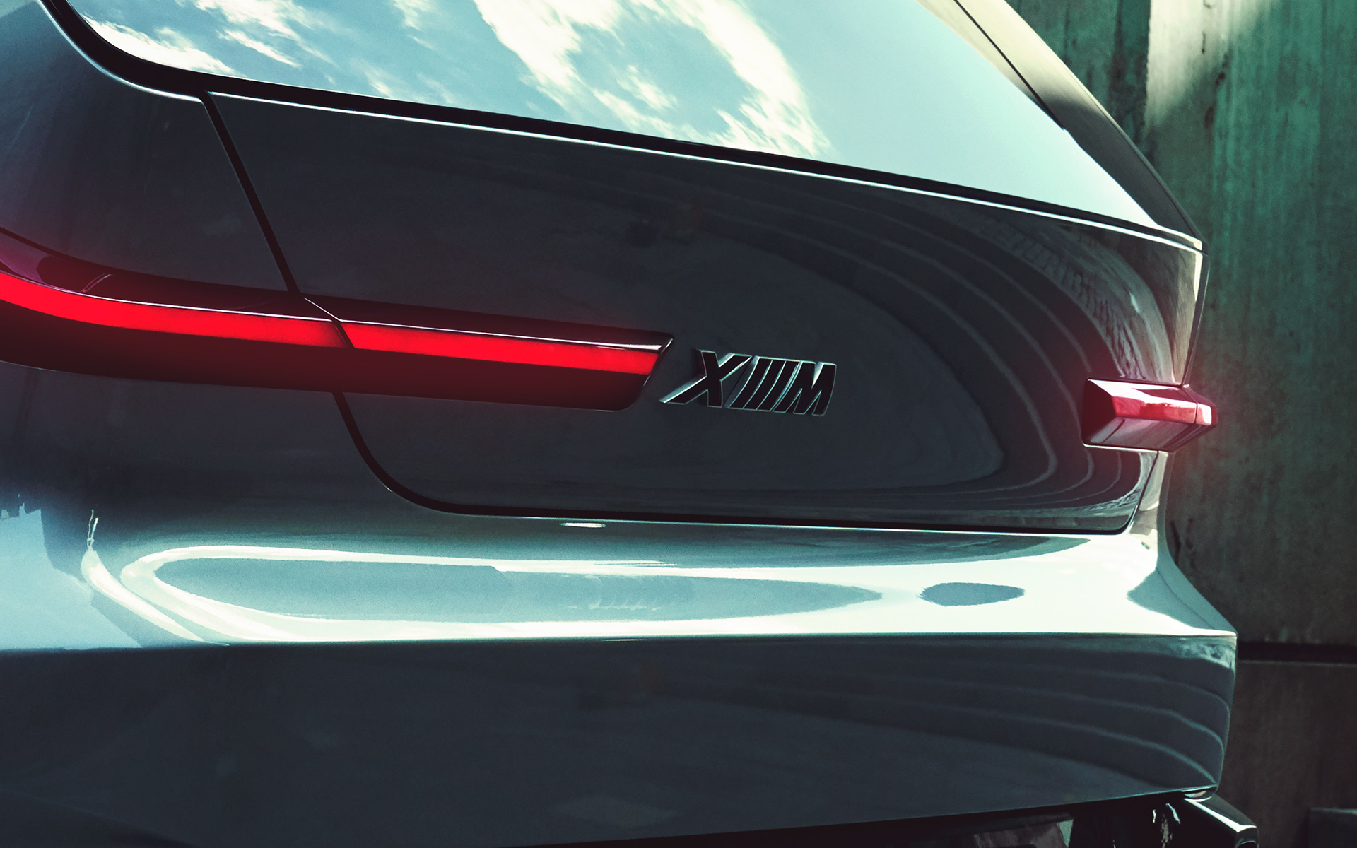 BMW Concept XM (G09) driekwart achteraanzicht stilstaand close-up XM logo BMW Concept XM (G09) driekwart achteraanzicht stilstaand close-up XM logo