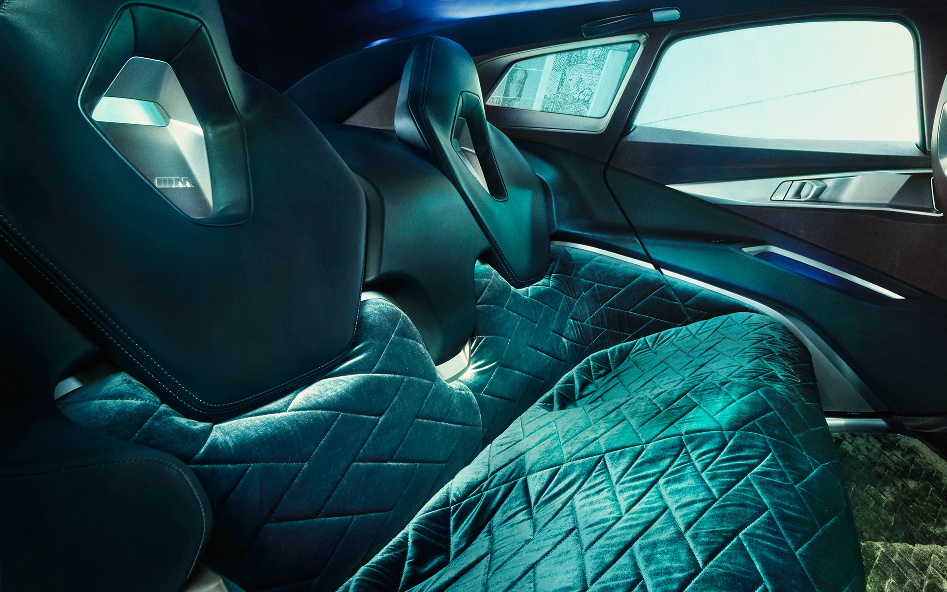 BMW Concept XM (G09) interieuraanzicht achterin close-up lounge BMW Concept XM (G09) interieuraanzicht achterin close-up lounge