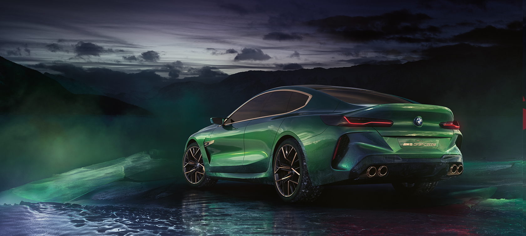 BMW Concept M8 Gran Coupé, driekwart achteraanzicht BMW Concept M8 Gran Coupé: driekwart achteraanzicht met ijzige achtergrond