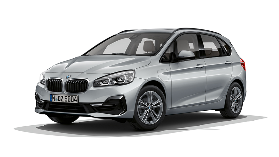 BMW 225xe Active Tourer studio-opname BMW 225xe Active Tourer studio-opname driekwart vooraanzicht