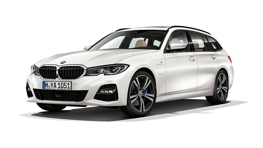 BMW 330e Touring studio-opname BMW 330e Touring studio-opname driekwart vooraanzicht