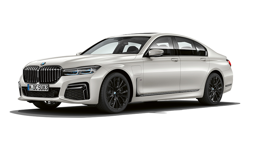 BMW 745e studio-opname BMW 745e studio-opname driekwart vooraanzicht