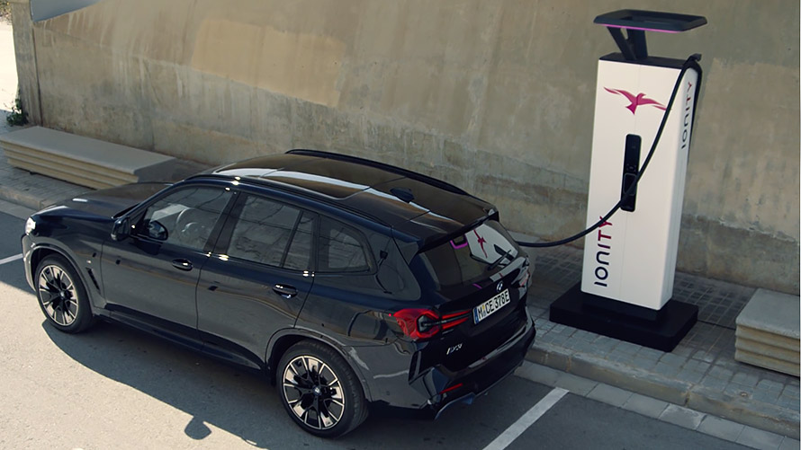 Elektrische BMW wagens BMW iX3 publiek opladen BMW Charging snellaadstations video Elektrische BMW wagens BMW iX3 publiek opladen BMW Charging snellaadstations video