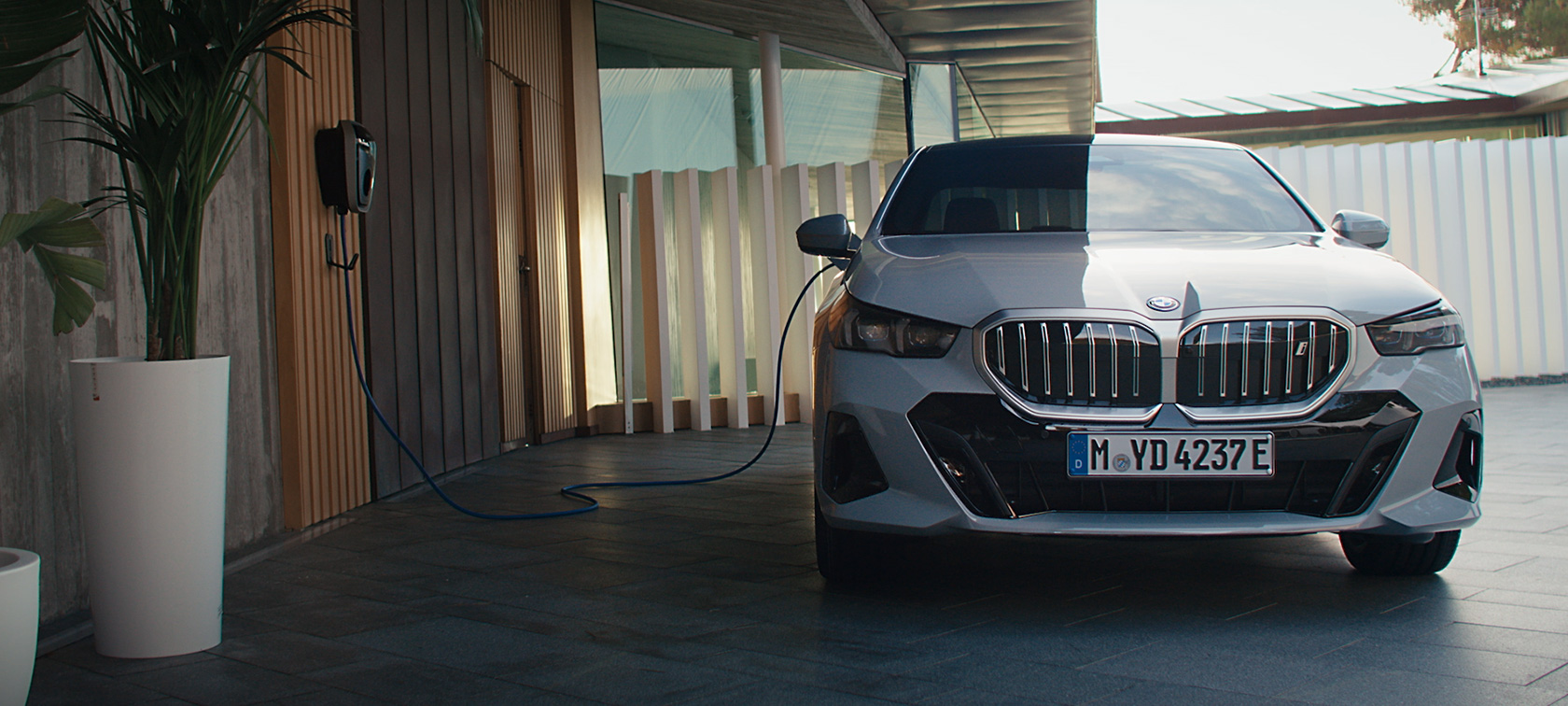 BMW i5 eDrive40 G60 laadsituatie thuis BMW i5 eDrive40 G60 laadsituatie aan wallbox thuis