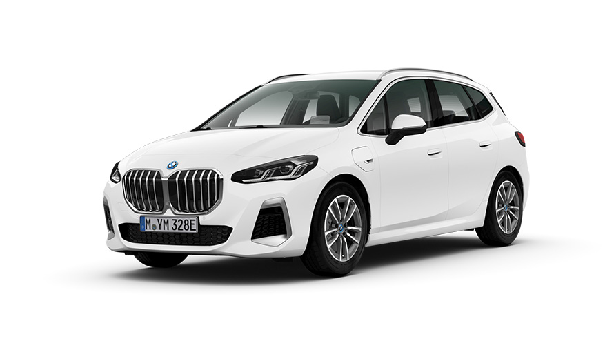 BMW 225xe Active Tourer, modèle PHEV, vue de trois quarts avant BMW 225xe Active Tourer, modèle PHEV, vue de trois quarts avant en studio