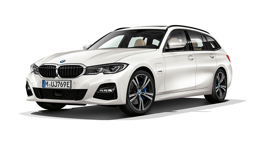 BMW Série 3 Touring hybride rechargeable, vue de trois quarts avant BMW Série 3 Touring hybride rechargeable, vue de trois quarts avant en studio