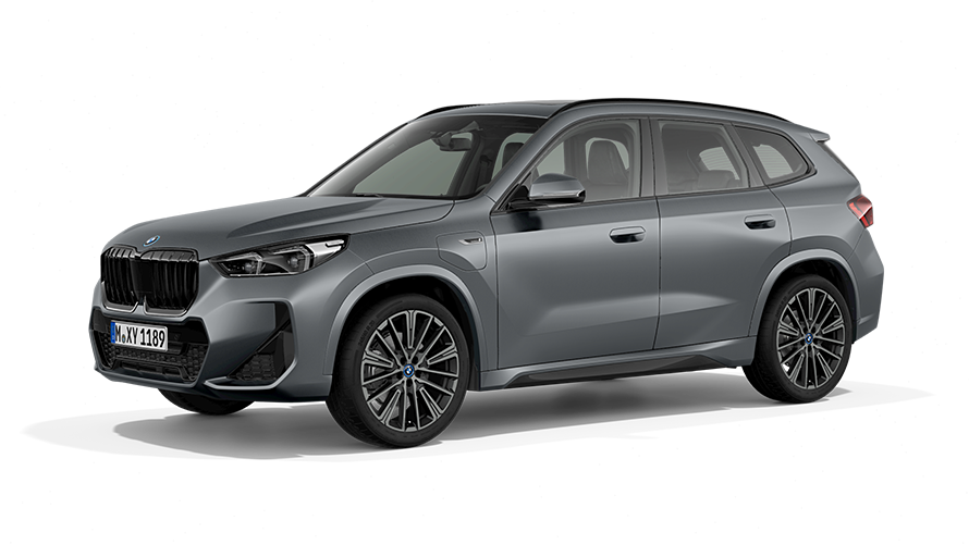 BMW X1 xDrive30e Modèle PHEV vue de trois quarts avant BMW X1 xDrive30e Modèle PHEV vue en studio de trois quarts avant