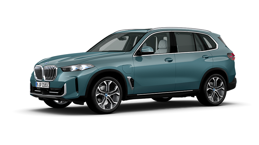 BMW X5 xDRIVE50e Modèle PHEV, vue de trois quarts avant BMW X5 xDRIVE50e Modèle PHEV, vue de trois quarts avant en studio