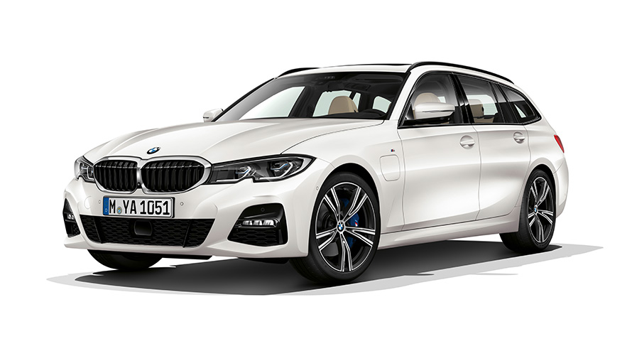 BMW Série 3 Touring hybride rechargeable, vue de trois quarts avant BMW Série 3 Touring hybride rechargeable, vue de trois quarts avant en studio