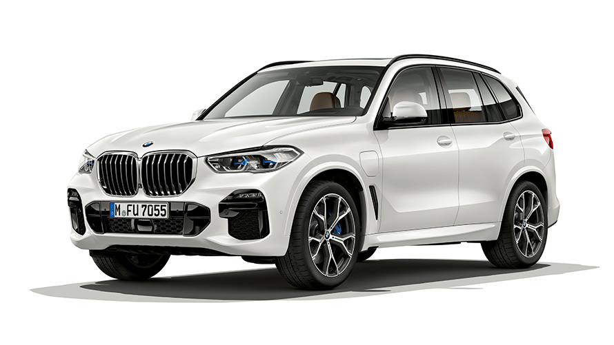 BMW X5 xDrive45e, modèle PHEV, vue de trois quarts avant BMW X5 xDrive45e , modèle PHEV, vue de trois quarts avant en studio
