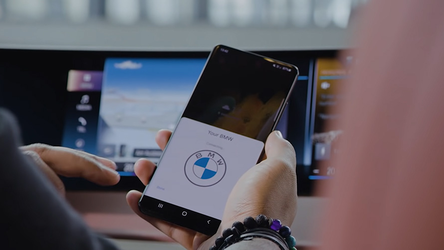 Fonctions et avantages d’Android Auto<sup>TM</sup> expliqués en vidéo Fonctions et avantages d’Android Auto<sup>TM</sup> expliqués en vidéo