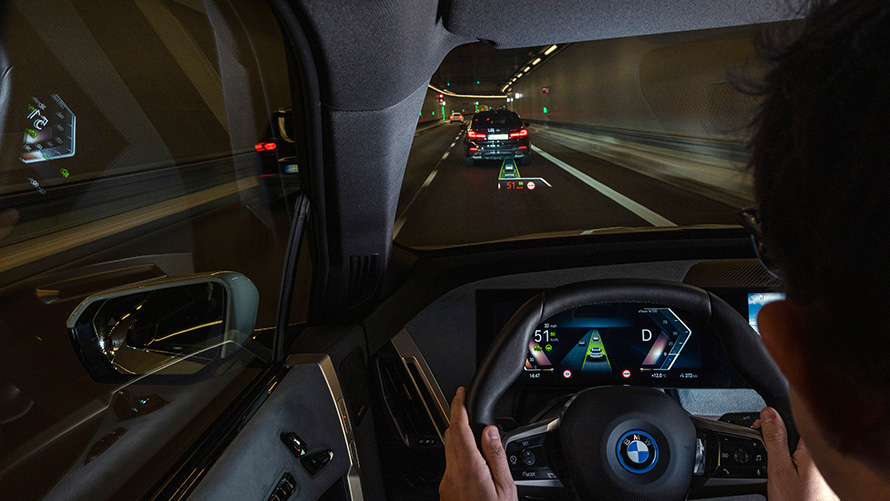 Central Assisted Driving View toont actuele rijsituatie Remote Software Upgrade Central Assisted Driving View toont actuele rijsituatie
