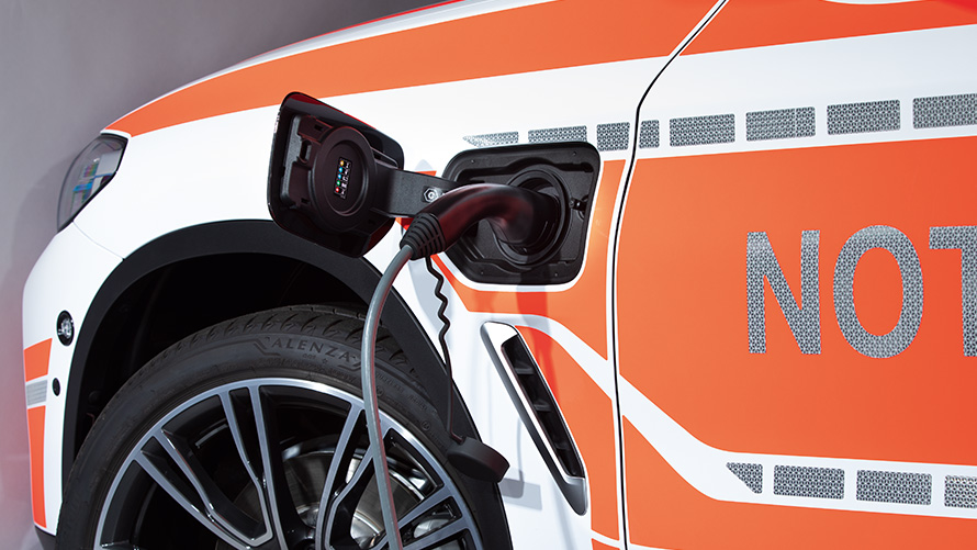 BMW X3 G01LCI PHEV véhicule d'intervention médicale prise de chage haute tension BMW X3 G01LCI PHEV véhicule d'intervention médicale prise de charge haute tension ouverte