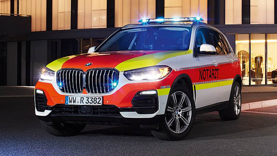 BMW X5 G05 véhicule d'intervention médicale BMW X5 G05 véhicule d'intervention médicale vue avant 1/3 parking