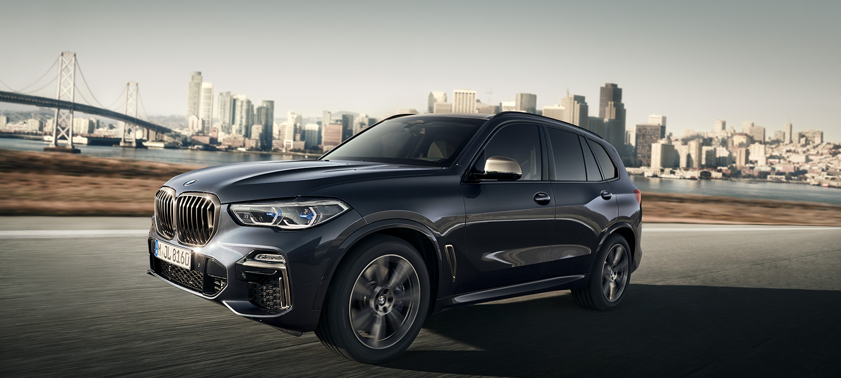 Véhicules de sécurité BMW Vos avantages Véhicules de sécurité BMW Vos avantages Véhicule de sécurité BMW roulant sur la route