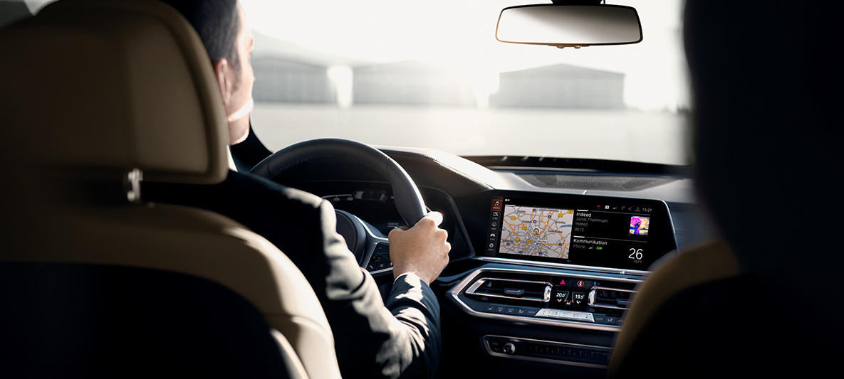 Véhicules de sécurité BMW conducteur de sécurité formation intérieur Véhicules de sécurité BMW conducteur de sécurité formation intérieur homme conduit une BMW