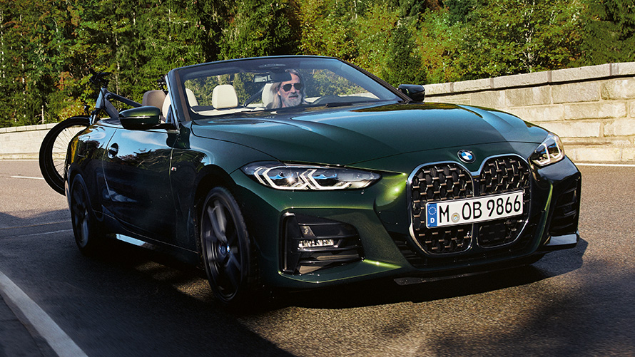 Monte de jantes été complète sur la BMW Série 4 Cabrio (G23) dans un environnement ensoleillé Monte de jantes été complète sur la BMW Série 4 Cabrio (G23) dans un environnement ensoleillé