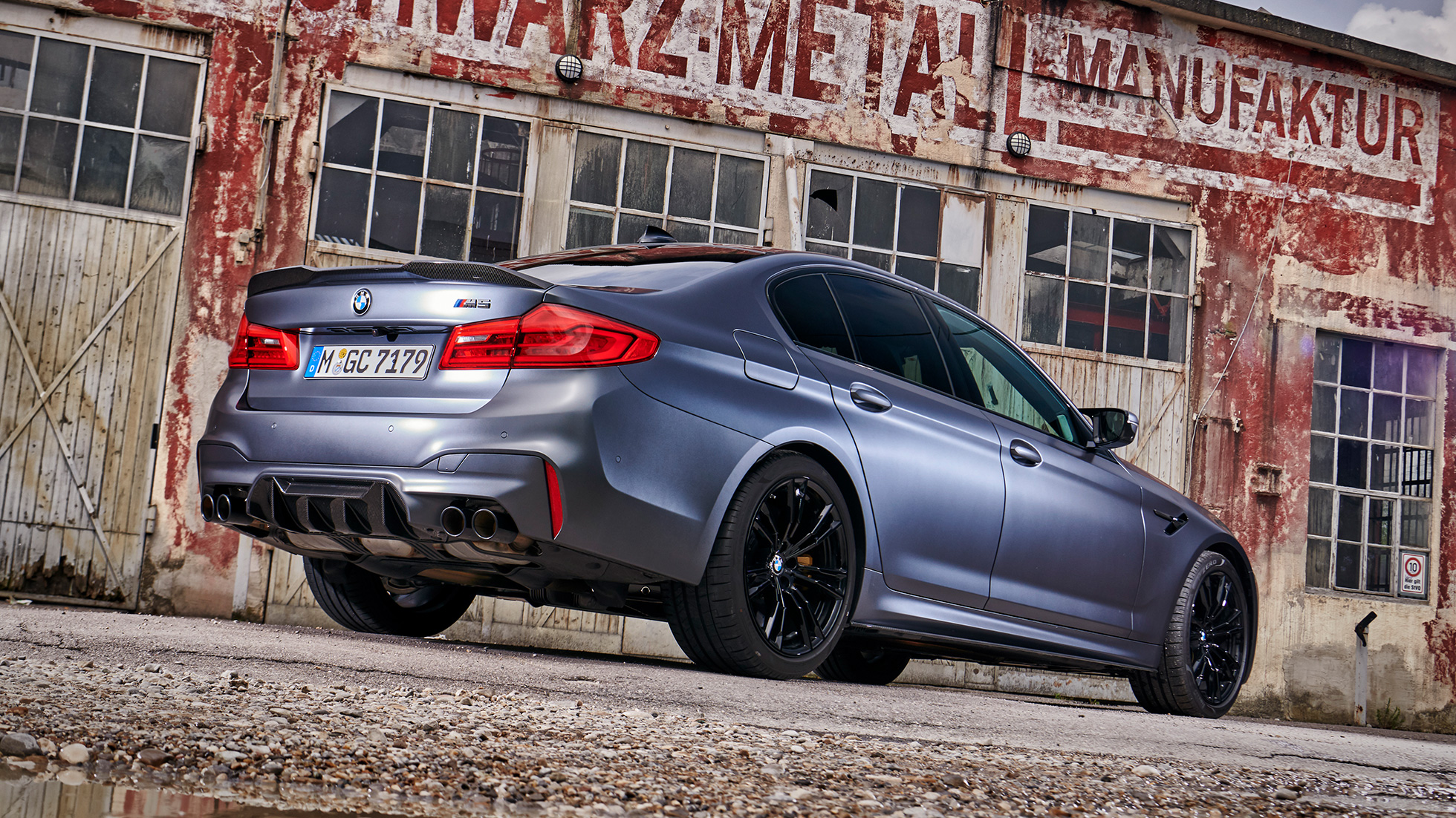 Spoiler arrière BMW M Performance Pro en carbone. Spoiler arrière design BMW M Performance Pro en carbone.