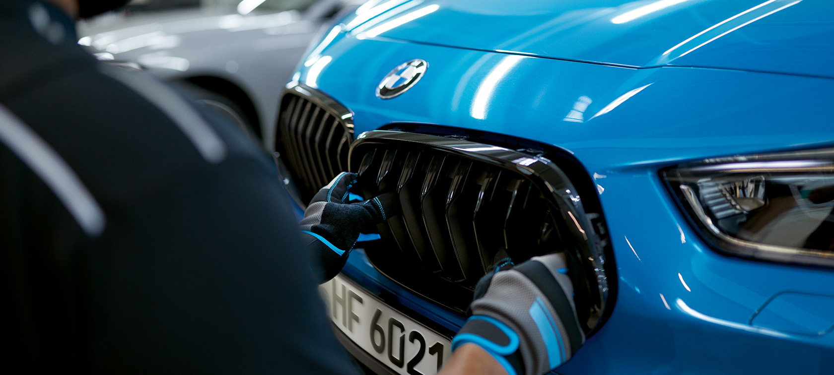 BMW reparaties na een ongeval BMW reparaties en verzorging BMW reparaties en verzorging BMW reparaties na een ongeval close-up vervanging van BMW nieren