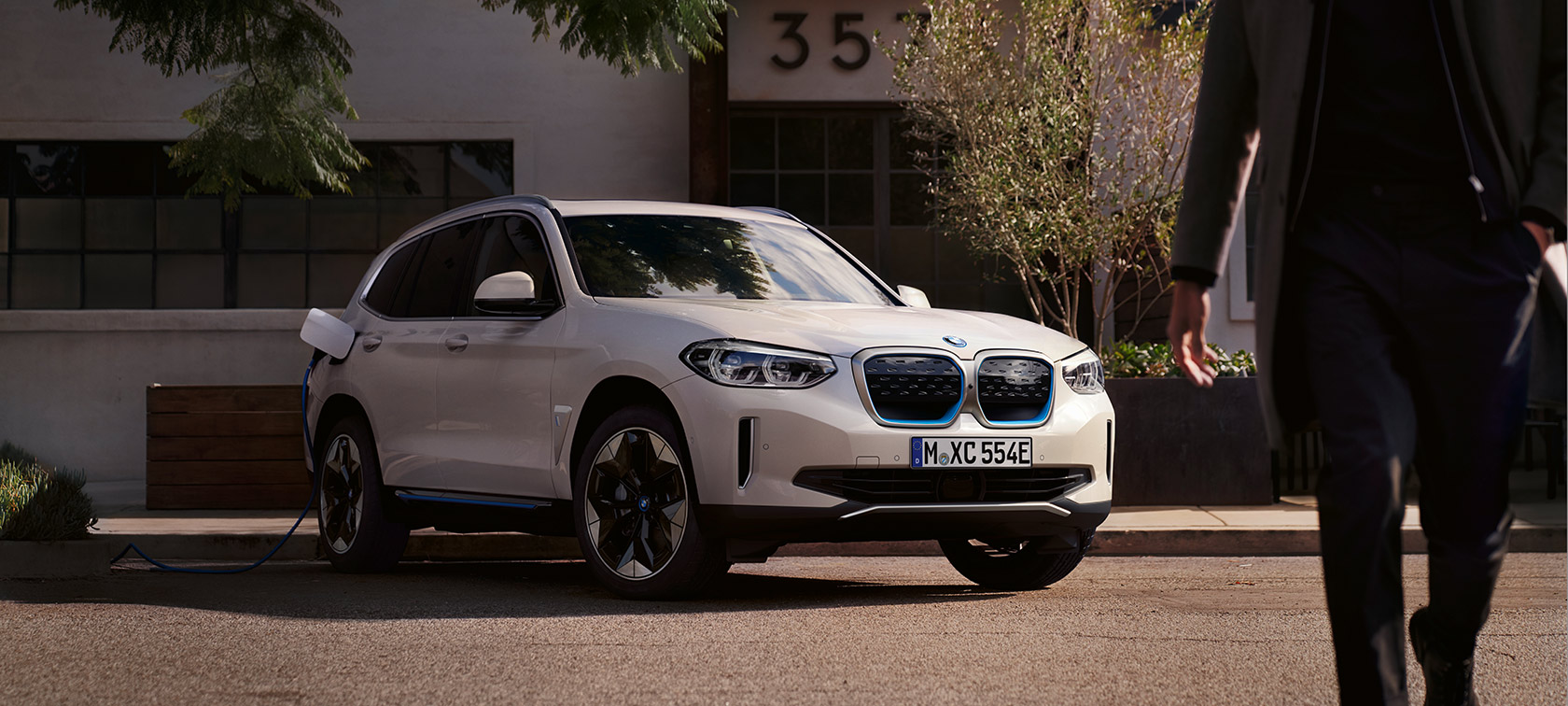 Opladen op het werk BMW elektromobiliteit opladen op de werkplek
