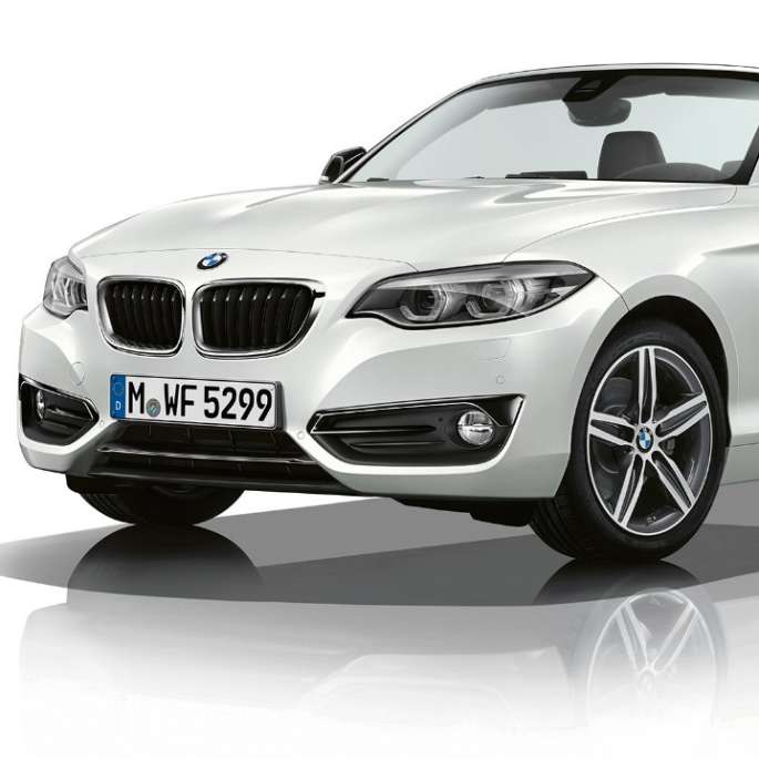BMW Série 2 Cabrio, Modèle Sport, vue de trois quarts face BMW Série 2 Cabrio, Modèle Sport, vue de trois quarts face